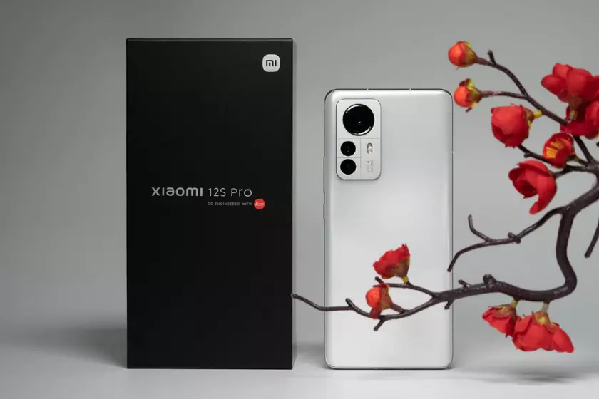 Xiaomi 12S Pro – Snapdragon 8+ Gen1, три камеры по 50 МП с оптикой Leica и зарядка на 120 Вт по цене от $700