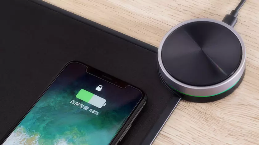 Xiaomi выпустила «умный» коврик за $39, который умеет заряжать мышку и смартфоны