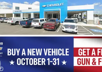 Дилер Chevrolet раздаёт оружие и американские флаги в качестве бонусов за покупку автомобилей