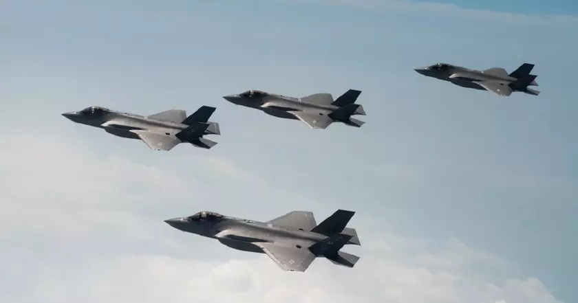 240 самолётов, включая F-35 Lightning II, EA-18 Growler, F-15K Slam Eagle и KF-16 Fighting Falcon – США и Южная Корея начали масштабные учения на фоне приближающего ядерного испытания КНДР