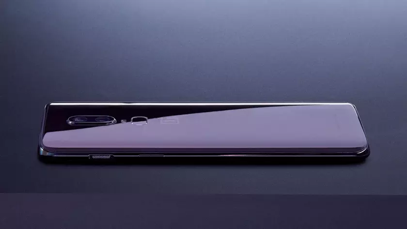 Стеклянные OnePlus 6 начали трескаться
