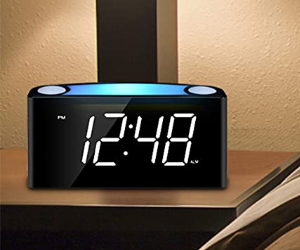 PHILIPS Radio despertador digital para dormitorio con radio FM, pantalla  LED, fácil repetición, temporizador de sueño, batería de reserva (pilas no