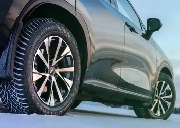 Nokian Hakkapeliitta 01: Шипи, що ховаються ...