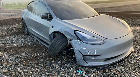 Ein Tesla-Auto erkannte im selbstfahrenden Modus einen Zug im Nebel nicht und verursachte einen Unfall, bei dem jedoch niemand verletzt wurde