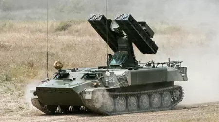 Un train de marchandises s'est écrasé sur un système de missiles sol-air russe Strela-10.