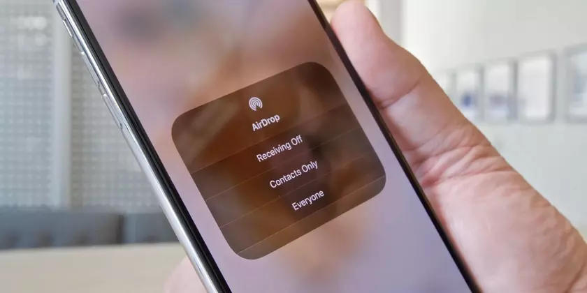 Apple ограничила работу функции AirDrop на iPhone из-за протестов в Китае
