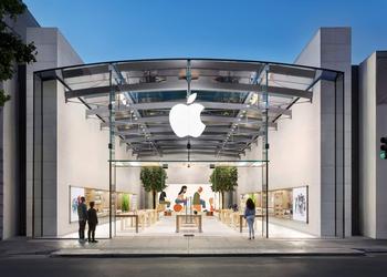 Магазин Apple ограбили посреди дня на глазах у десятков людей: воров никто не остановил (видео)