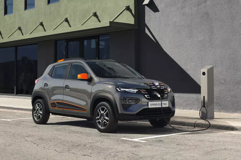 Renault показала Dacia Spring: народный электрический кроссовер с батареей на 26.8 кВтч и запасом хода до 225 км