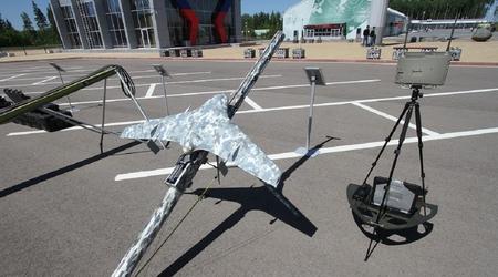 Die ukrainischen Streitkräfte schossen eine russische Drohne Eleron-3SV im Wert von 150.000 Euro ab - die Drohne ist als "fliegender Flügel" konstruiert und kann eine Geschwindigkeit von bis zu 130 km/h erreichen