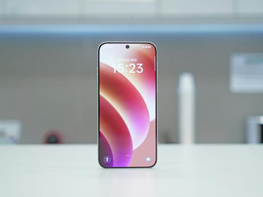 iPhone, но без Dynamic Island: OPPO Find X8 появился на качественных фотографиях