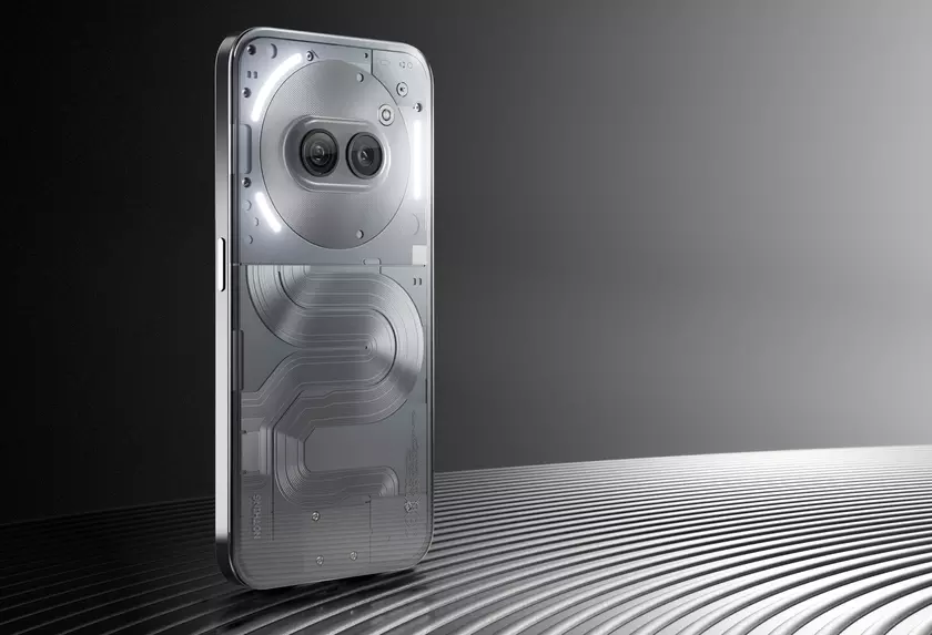 Nothing показала Phone (2a) Plus до анонса: копия Phone (2a) в серебристом цвете