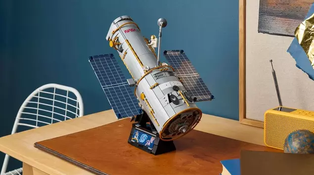 LEGO's new 1,252-piece Hubble Telescope set ...
