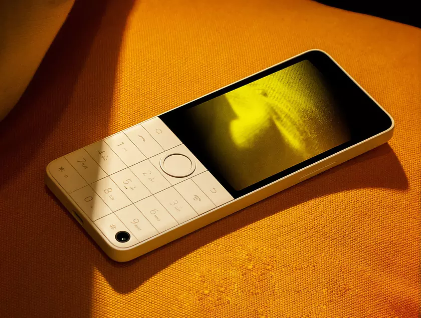 Флагман в мире кнопочных телефонов: Xiaomi готовит к выходу Qin F22 Pro с чипом MediaTek Helio G85, фронтальной камерой и Android 12