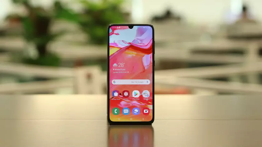 Samsung Galaxy A70 в Украине начал получать обновление One UI 2.0 c Android 10 на борту