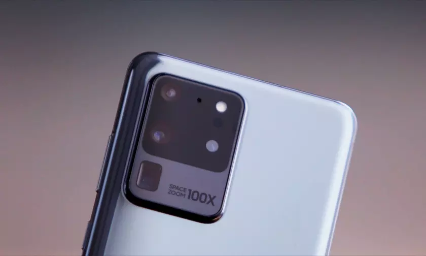 Больше — не значит лучше: Samsung решила выйти из гонки мегапикселей