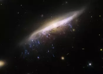 Hubble сфотографировал галактическую медузу в 800 млн световых лет от Земли