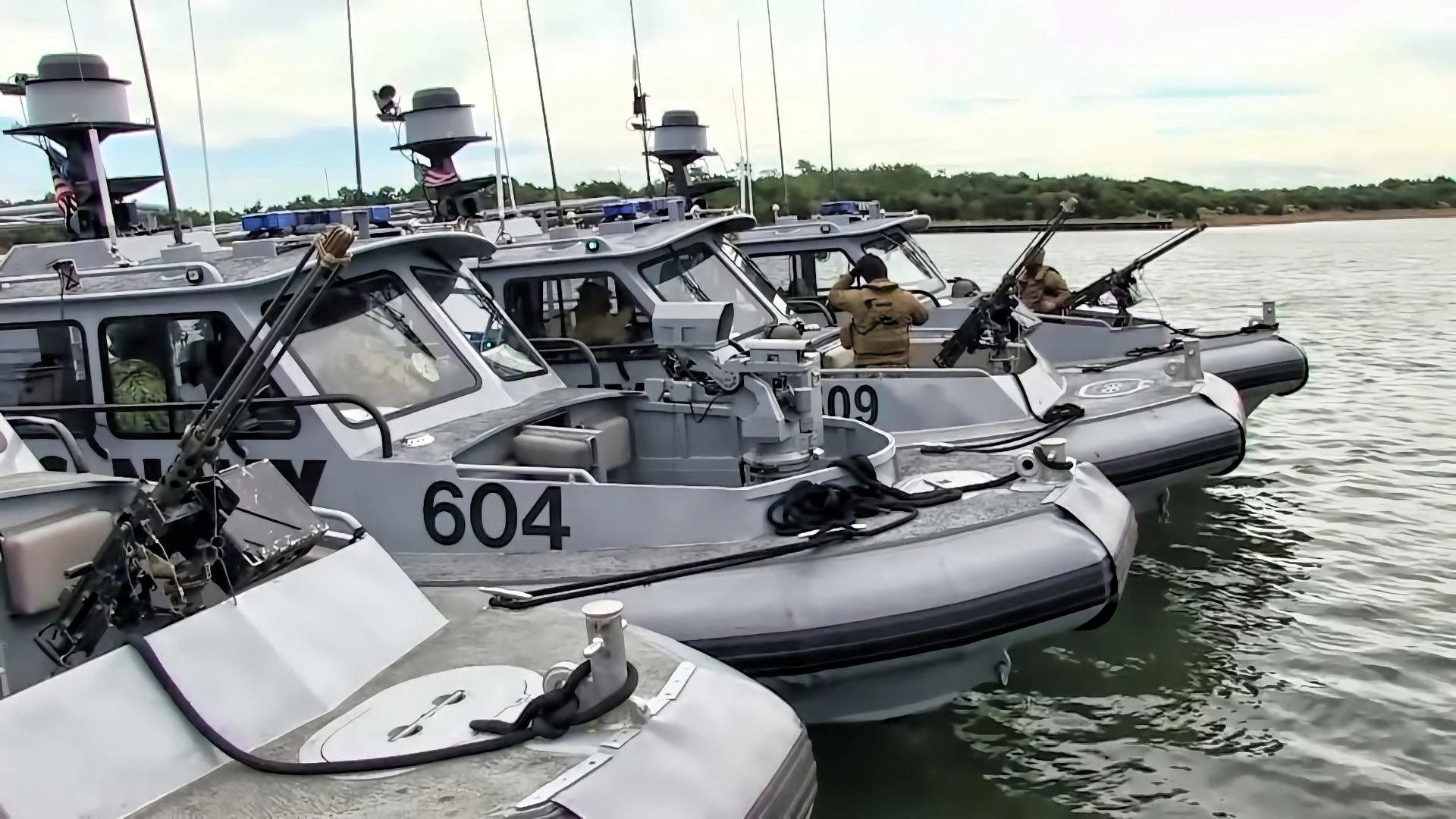 Ark patrol. Patrol Boat Riverine. Sea Ark Dauntless катер. Патрульный катер типа «Даунтлесс». Riverine Patrol Boat Brunei.