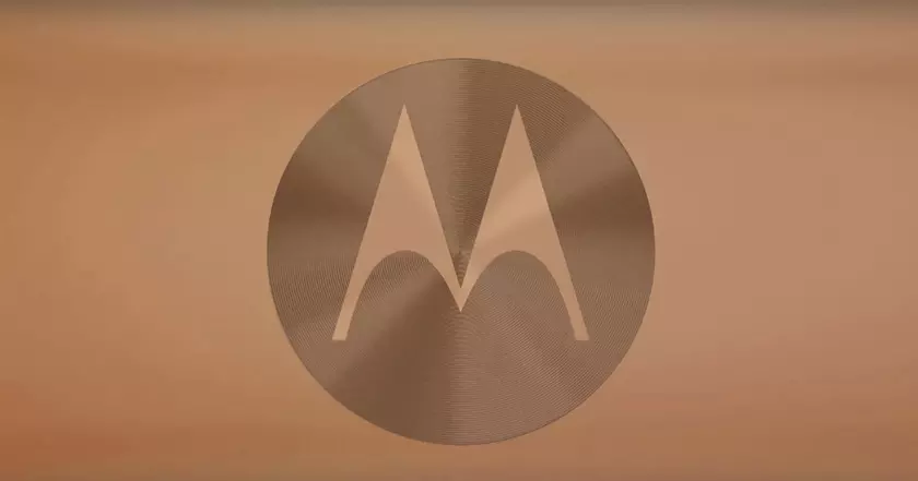 Motorola разрабатывает смартфон с растягивающимся дисплеем под кодовым названием Felix