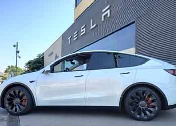 Tesla ruft 1,8 Millionen Fahrzeuge wegen ...