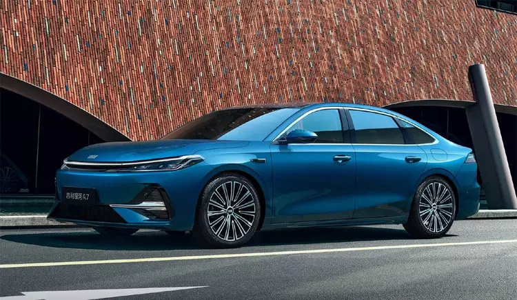 Geely Galaxy A7: Электрика и гибрид по цене пустого «европейца»