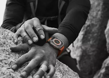 Analyst: in 2024 Apple Watch Ultra will have a larger display with Micro LED matrix