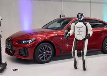 BMW отправила работать человекоподного робота на заводе в Германии