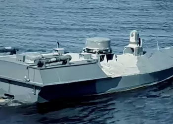 Россияне затапливают корабли вдоль Керченского моста для защиты от украинских ударных морских беспилотников