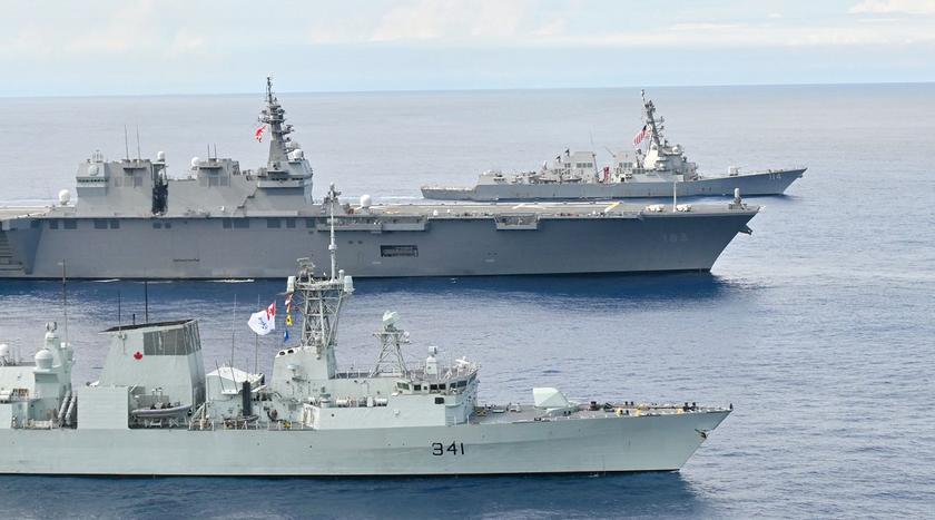 USS Ralph Johnson и HMCS Ottawa прошли через Тайваньский пролив под наблюдением китайского эсминца с управляемыми ракетами CNS Hohhot