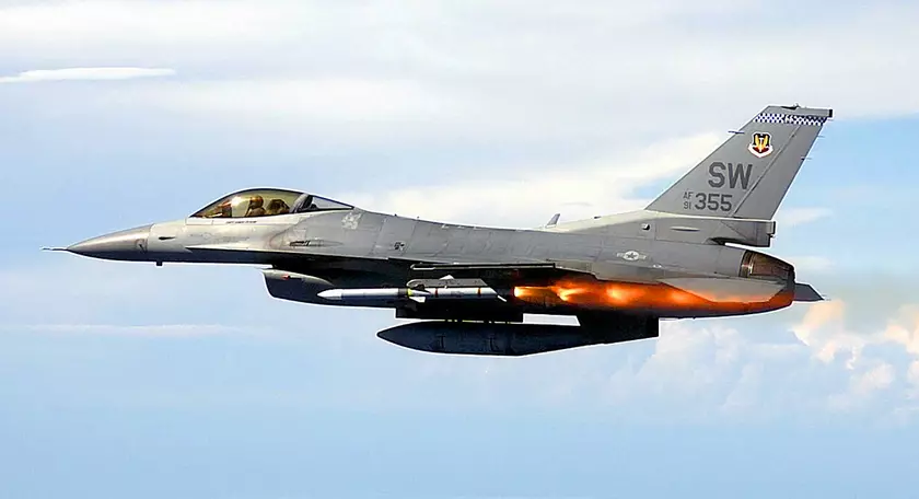 RTX получила $192 млн на поставки авиационных ракет AIM-120 AMRAAM для США, Украины, Великобритании, Канады и ещё 15 стран