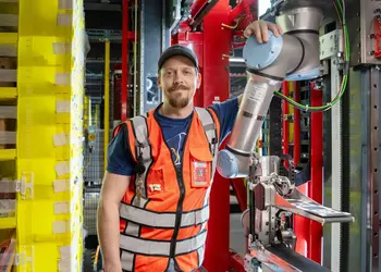 Amazon представила Vulcan - робота, который не просто видит, но и чувствует предметы