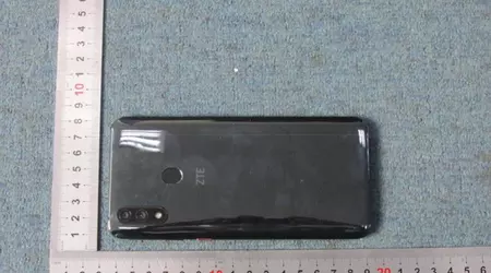 ZTE Blade V10 в FCC: подвійна камера, червона кнопка живлення та батарея на 3100 мАч