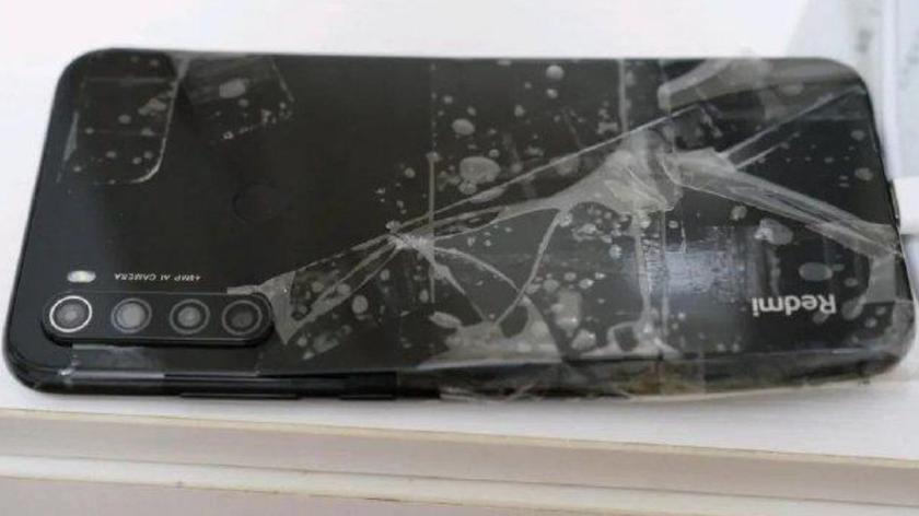 Redmi Note 8 выжил и продолжил работать после падения с 8 этажа