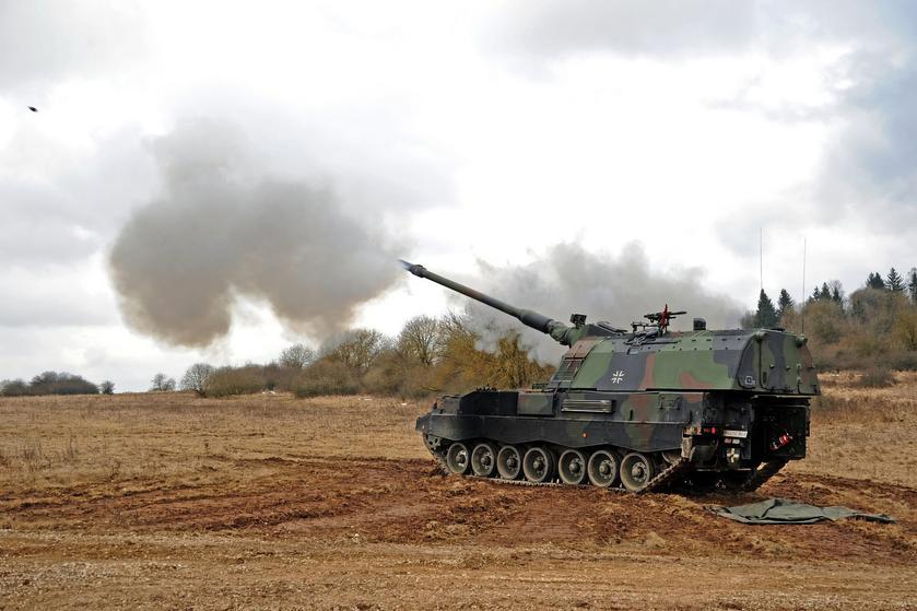 Non solo difesa aerea IRIS-T: l'Ucraina prevede di acquistare 100 cannoni semoventi Panzerhaubitze 2000 dalla Germania