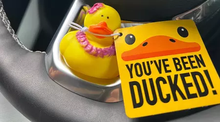 Hertz propose de louer un Jeep Wrangler avec des canards en caoutchouc à l'intérieur.