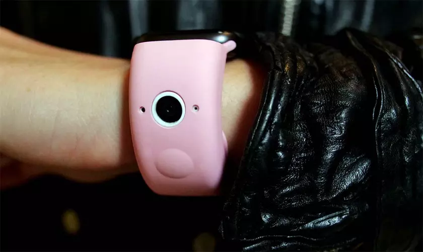 Представлен ремешок для смарт-часов Apple Watch с двумя встроенными камерами (выглядит странно)