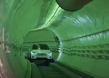 Илон Маск показал, каким будет подземный тоннель Loop для автомобилей Tesla