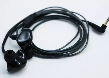 Обзор Knowledge Zenith ZS3: бюджетные внутриканальные наушники со сменным кабелем