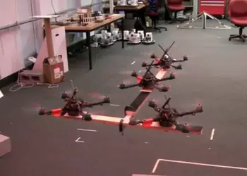 Квадрокоптеры идут свиньей (видео)