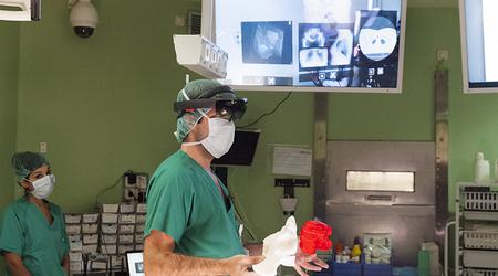 Microsoft HoloLens Augmented Reality Glasses will become surgeons' assistants