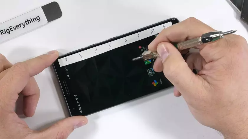 Лучше поздно, чем никогда: BlackBerry Motion прошел тесты на прочность