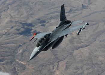 Украинские пилоты начали лётную подготовку на истребителях F-16 Fighting Falcon в Аризоне