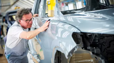 Майже 100 000 робітників Volkswagen на 9 заводах взяли участь у масовому страйку