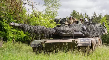 Ukrainian tankers showed how they train on American M1A1 Abrams tanks