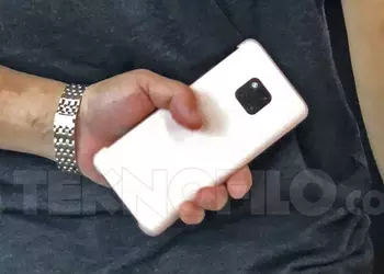 На выставке IFA у представителя Huawei заметили прототип Mate 20