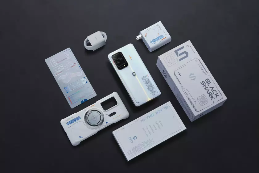 Xiaomi готовит к выходу игровые смартфоны Black Shark 6 и Black Shark 6 Pro: новинки получат 2K-дисплеи и топовый процессор Snapdragon 8 Gen 2