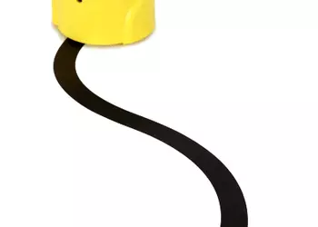 Пройтись по ниточке: игрушечный робот идет куда пошлют