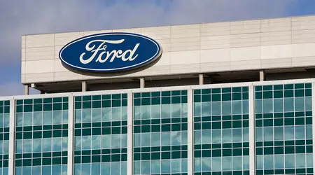 Ford puts electric cars on hold and moves to hybrids
