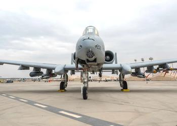 Культовые штурмовики A-10 Thunderbolt II теперь могут использовать ракеты APKWS II и управляемые бомбы малого диаметра GBU-39/B