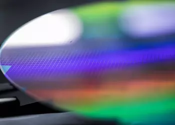 Администрация президента Байдена запретила Intel наращивать производство чипов в Китае