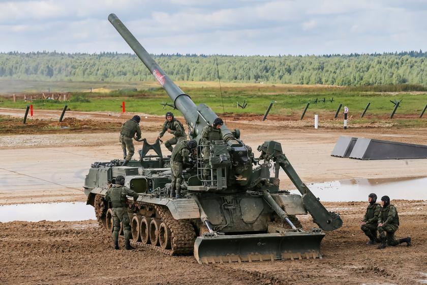 Украинские артиллеристы уничтожили боеприпасы и российскую самоходную пушку 2С7 «Пион»
